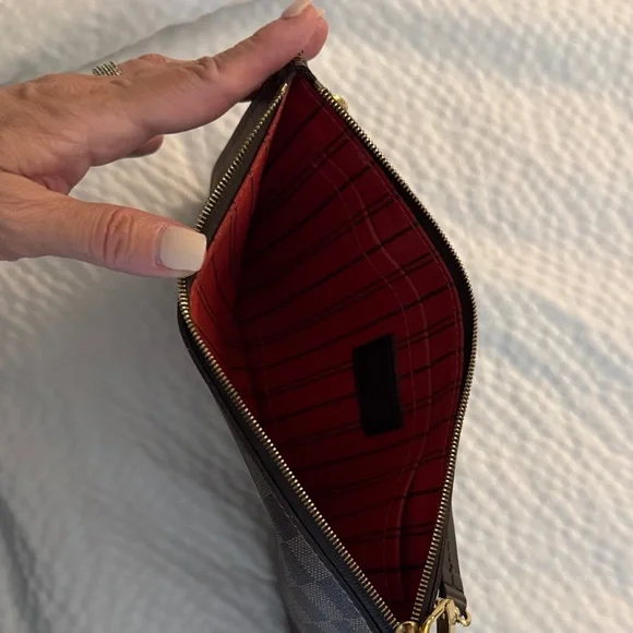 Louis Vuitton wristlet pochette - Picture 6 of 9